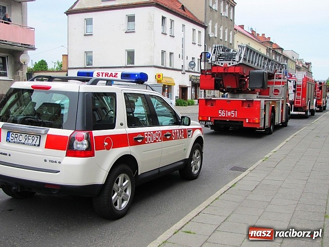 Zdjęcie w galerii na portalu naszraciborz.pl: Trzy zastępy straży pożarnej pognały na ulicę Rudzką wiadomości z regionu