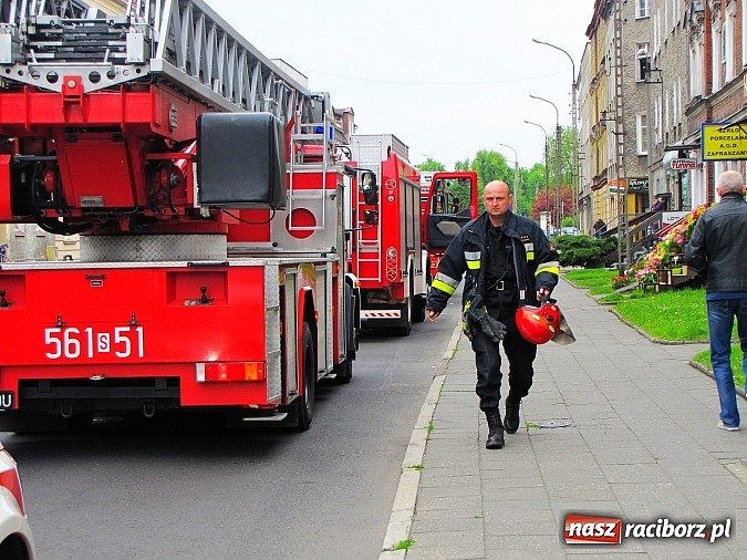 Zdjęcie w galerii na portalu naszraciborz.pl: Trzy zastępy straży pożarnej pognały na ulicę Rudzką wiadomości z regionu