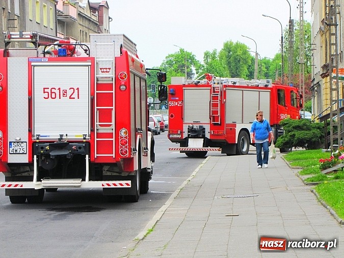 Zdjęcie w galerii na portalu naszraciborz.pl: Trzy zastępy straży pożarnej pognały na ulicę Rudzką wiadomości z regionu