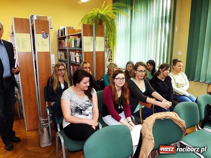 Zdjęcie w galerii na portalu naszraciborz.pl: Książka dla historyków, regionalistów i złodziei. Spotkanie autorskie z Dariuszem Chojeckim w bibliotece PWSZ wiadomości z regionu