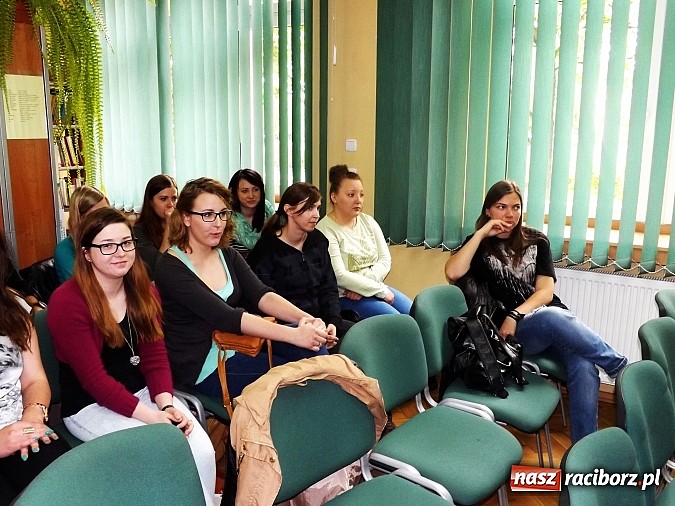 Zdjęcie w galerii na portalu naszraciborz.pl: Książka dla historyków, regionalistów i złodziei. Spotkanie autorskie z Dariuszem Chojeckim w bibliotece PWSZ wiadomości z regionu