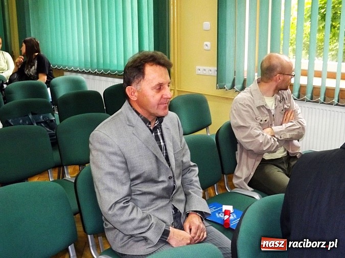 Zdjęcie w galerii na portalu naszraciborz.pl: Książka dla historyków, regionalistów i złodziei. Spotkanie autorskie z Dariuszem Chojeckim w bibliotece PWSZ wiadomości z regionu