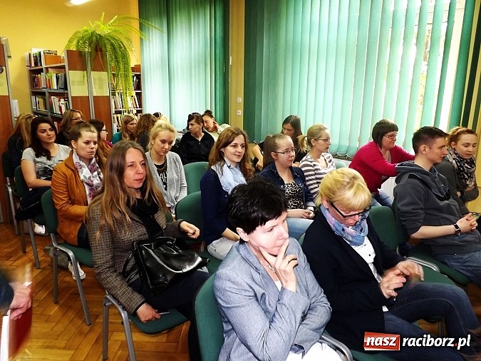 Zdjęcie w galerii na portalu naszraciborz.pl: Książka dla historyków, regionalistów i złodziei. Spotkanie autorskie z Dariuszem Chojeckim w bibliotece PWSZ wiadomości z regionu