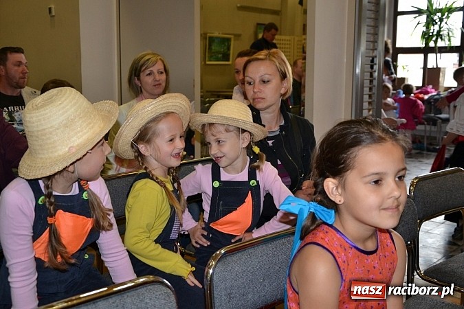 Zdjęcie w galerii na portalu naszraciborz.pl: Przegląd młodych talentów w Tworkowie wiadomości z regionu