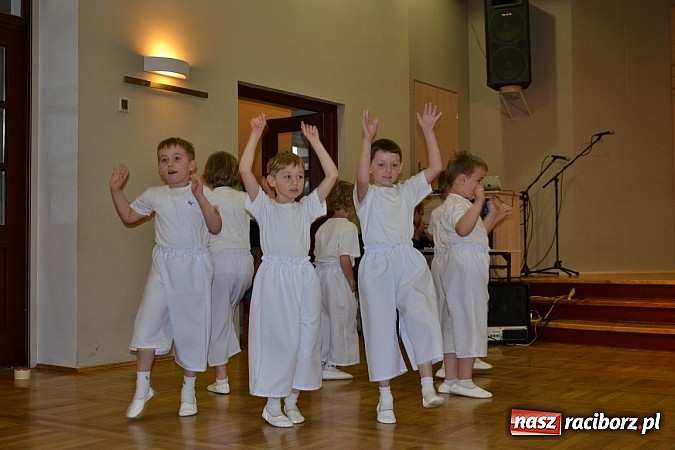 Zdjęcie w galerii na portalu naszraciborz.pl: Przegląd młodych talentów w Tworkowie wiadomości z regionu