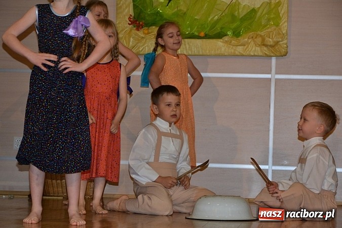 Zdjęcie w galerii na portalu naszraciborz.pl: Przegląd młodych talentów w Tworkowie wiadomości z regionu