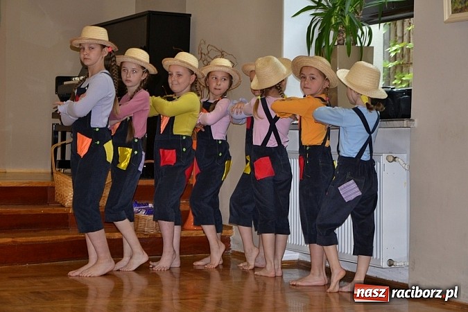 Zdjęcie w galerii na portalu naszraciborz.pl: Przegląd młodych talentów w Tworkowie wiadomości z regionu