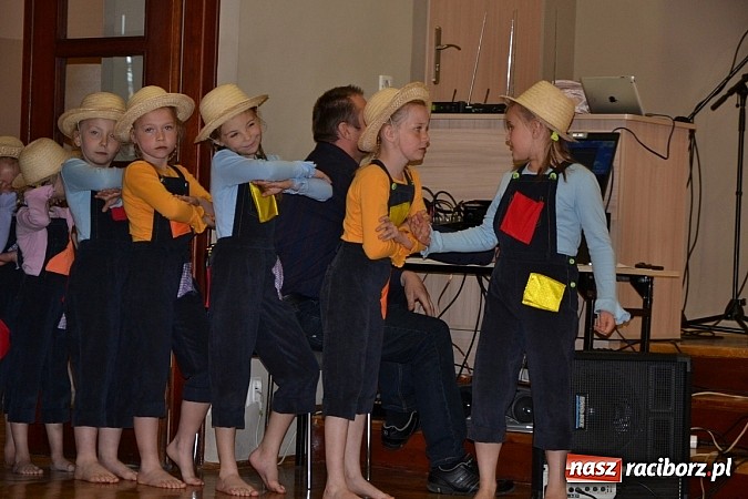 Zdjęcie w galerii na portalu naszraciborz.pl: Przegląd młodych talentów w Tworkowie wiadomości z regionu