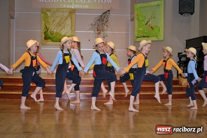 Zdjęcie w galerii na portalu naszraciborz.pl: Przegląd młodych talentów w Tworkowie wiadomości z regionu