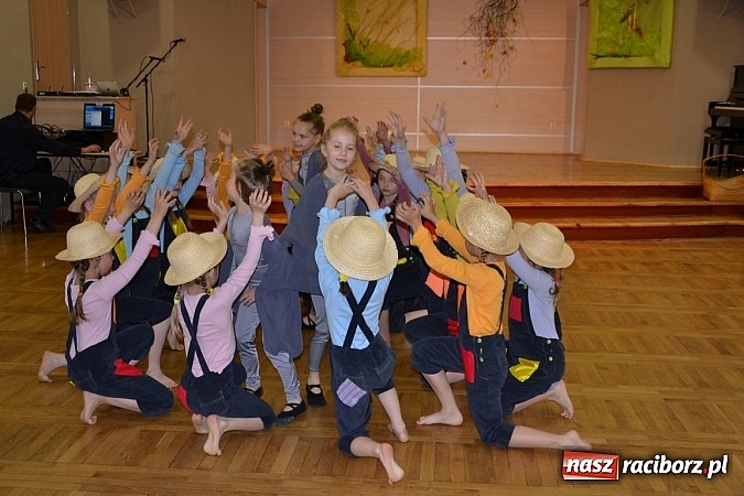 Zdjęcie w galerii na portalu naszraciborz.pl: Przegląd młodych talentów w Tworkowie wiadomości z regionu