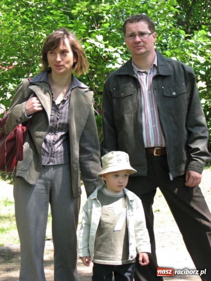 Zdjęcie w galerii na portalu naszraciborz.pl: Chóralne śpiewy pod pomnikiem wiadomości z regionu