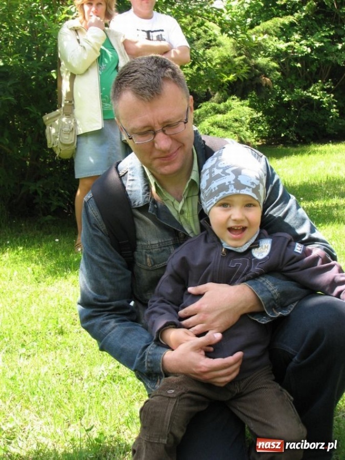 Zdjęcie w galerii na portalu naszraciborz.pl: Chóralne śpiewy pod pomnikiem wiadomości z regionu