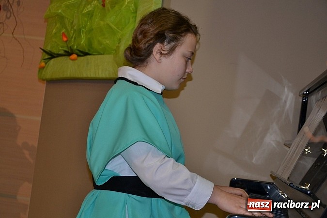 Zdjęcie w galerii na portalu naszraciborz.pl: Tworkowski przegląd młodych talent&oacute;w - fotoreportaż z dnia drugiego wiadomości z regionu