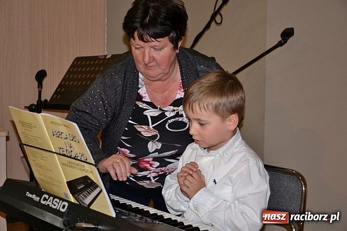 Zdjęcie w galerii na portalu naszraciborz.pl: Tworkowski przegląd młodych talent&oacute;w - fotoreportaż z dnia drugiego wiadomości z regionu