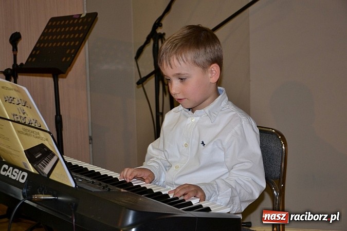 Zdjęcie w galerii na portalu naszraciborz.pl: Tworkowski przegląd młodych talent&oacute;w - fotoreportaż z dnia drugiego wiadomości z regionu