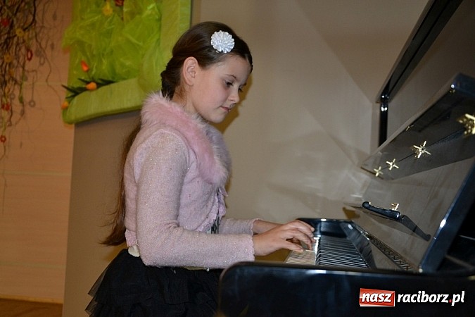 Zdjęcie w galerii na portalu naszraciborz.pl: Tworkowski przegląd młodych talent&oacute;w - fotoreportaż z dnia drugiego wiadomości z regionu