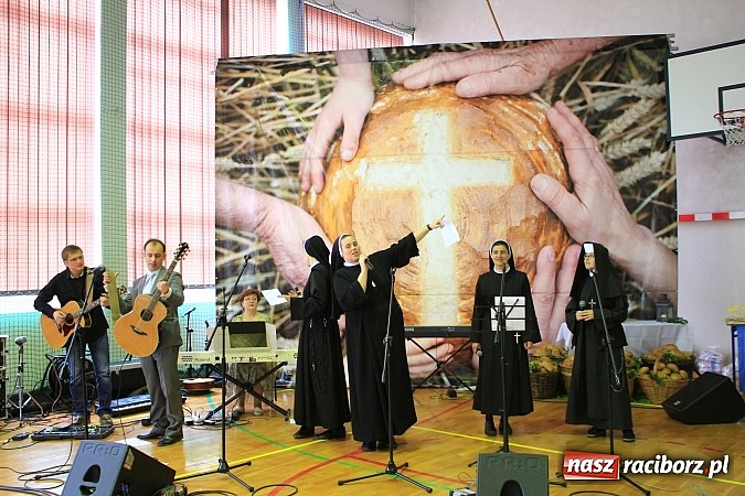 Zdjęcie w galerii na portalu naszraciborz.pl: Bądź dobry jak chleb, czyli IV Festiwal Pozytywnych Wartości w Bieńkowicach wiadomości z regionu