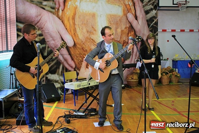 Zdjęcie w galerii na portalu naszraciborz.pl: Bądź dobry jak chleb, czyli IV Festiwal Pozytywnych Wartości w Bieńkowicach wiadomości z regionu