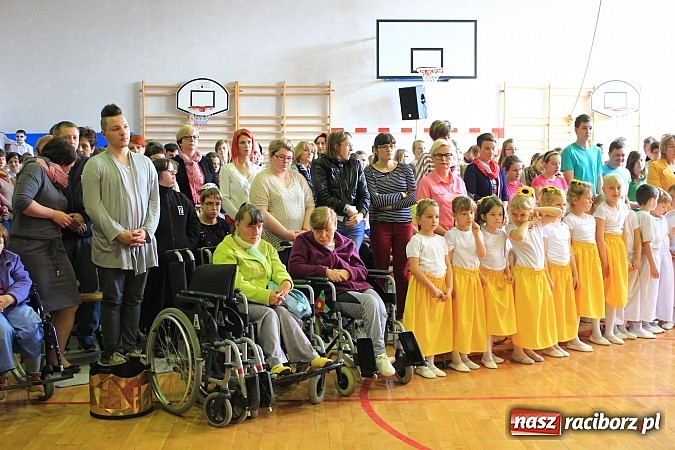 Zdjęcie w galerii na portalu naszraciborz.pl: Bądź dobry jak chleb, czyli IV Festiwal Pozytywnych Wartości w Bieńkowicach wiadomości z regionu