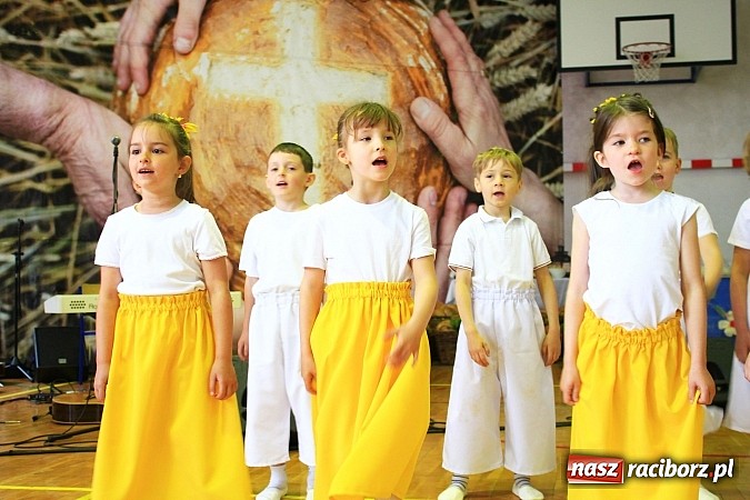 Zdjęcie w galerii na portalu naszraciborz.pl: Bądź dobry jak chleb, czyli IV Festiwal Pozytywnych Wartości w Bieńkowicach wiadomości z regionu