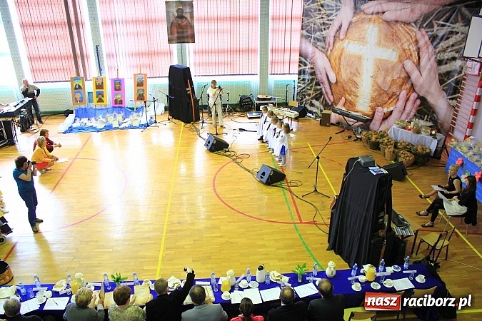 Zdjęcie w galerii na portalu naszraciborz.pl: Bądź dobry jak chleb, czyli IV Festiwal Pozytywnych Wartości w Bieńkowicach wiadomości z regionu