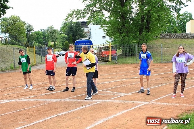 Zdjęcie w galerii na portalu naszraciborz.pl: XIV Regionalny Mityng Lekkoatletyczny.&nbsp;16 drużyn z całego Śląska w Raciborzu! wiadomości z regionu