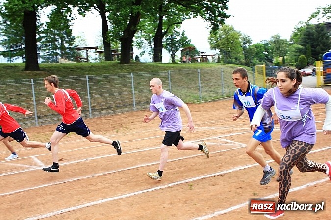 Zdjęcie w galerii na portalu naszraciborz.pl: XIV Regionalny Mityng Lekkoatletyczny.&nbsp;16 drużyn z całego Śląska w Raciborzu! wiadomości z regionu