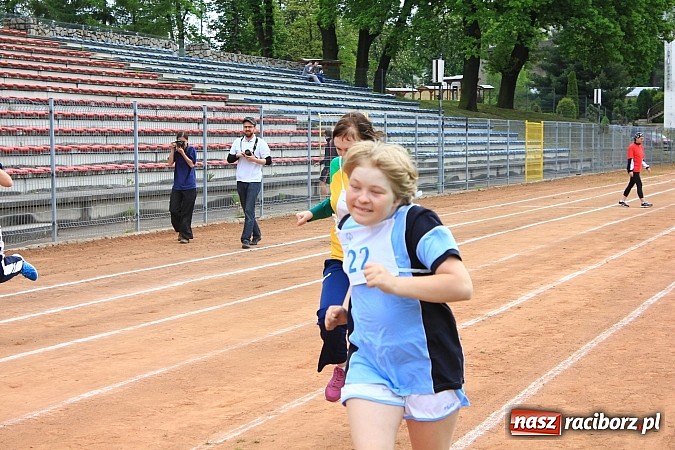 Zdjęcie w galerii na portalu naszraciborz.pl: XIV Regionalny Mityng Lekkoatletyczny.&nbsp;16 drużyn z całego Śląska w Raciborzu! wiadomości z regionu