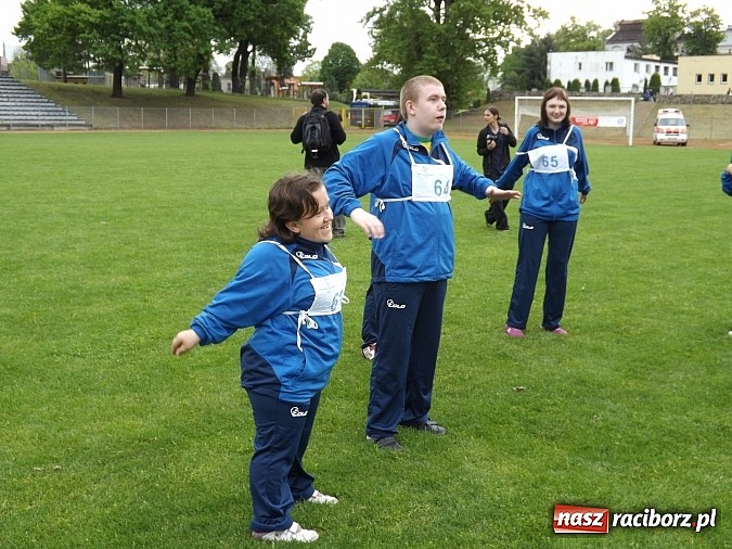 Zdjęcie w galerii na portalu naszraciborz.pl: XIV Regionalny Mityng Lekkoatletyczny.&nbsp;16 drużyn z całego Śląska w Raciborzu! wiadomości z regionu
