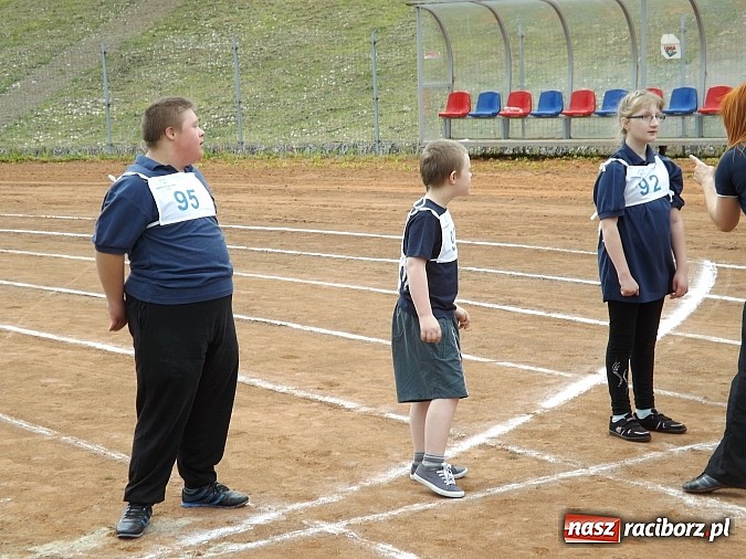 Zdjęcie w galerii na portalu naszraciborz.pl: XIV Regionalny Mityng Lekkoatletyczny.&nbsp;16 drużyn z całego Śląska w Raciborzu! wiadomości z regionu