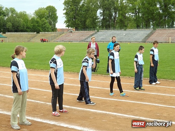 Zdjęcie w galerii na portalu naszraciborz.pl: XIV Regionalny Mityng Lekkoatletyczny.&nbsp;16 drużyn z całego Śląska w Raciborzu! wiadomości z regionu