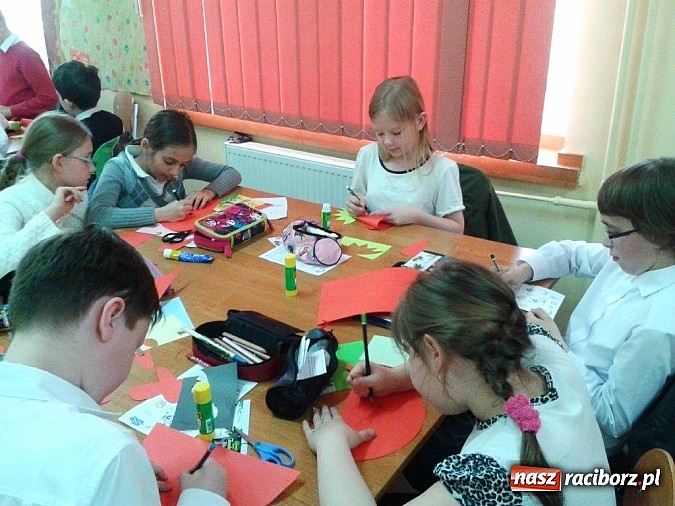 Zdjęcie w galerii na portalu naszraciborz.pl: Język angielski w bajkowej szacie… wiadomości z regionu