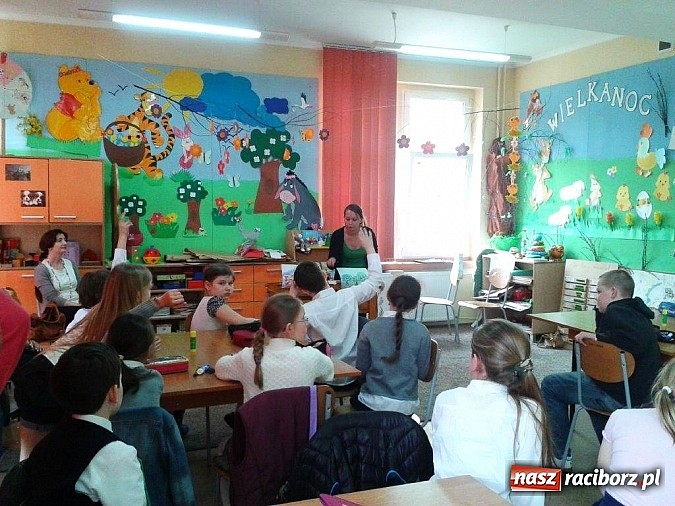 Zdjęcie w galerii na portalu naszraciborz.pl: Język angielski w bajkowej szacie… wiadomości z regionu