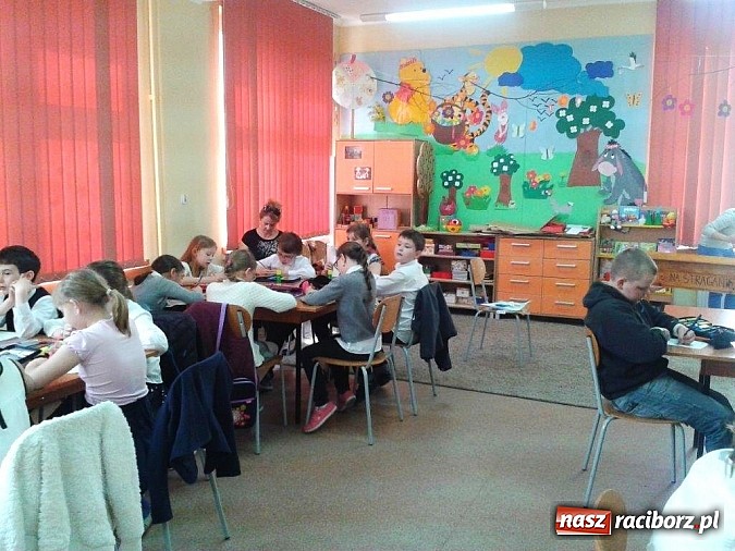 Zdjęcie w galerii na portalu naszraciborz.pl: Język angielski w bajkowej szacie… wiadomości z regionu