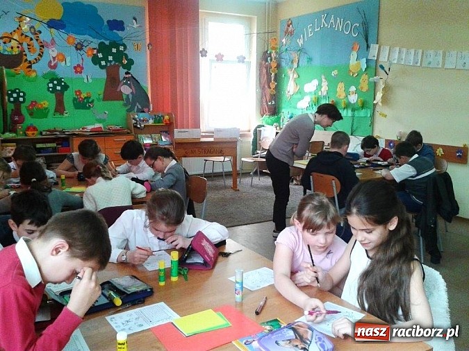 Zdjęcie w galerii na portalu naszraciborz.pl: Język angielski w bajkowej szacie… wiadomości z regionu