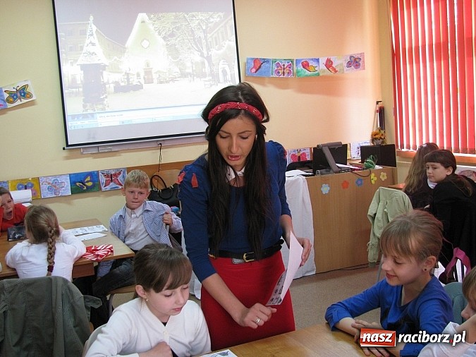 Zdjęcie w galerii na portalu naszraciborz.pl: Język angielski w bajkowej szacie… wiadomości z regionu