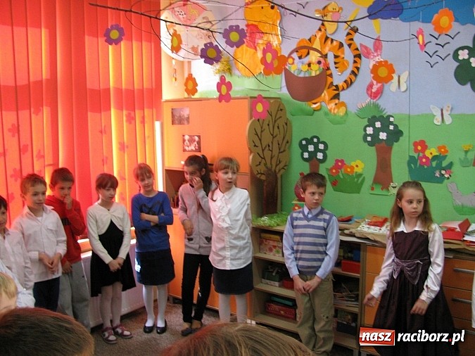 Zdjęcie w galerii na portalu naszraciborz.pl: Język angielski w bajkowej szacie… wiadomości z regionu