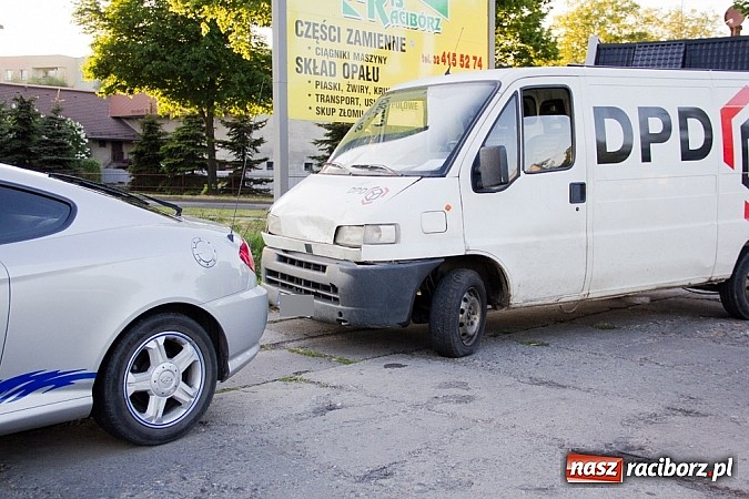 Zdjęcie w galerii na portalu naszraciborz.pl: Wystarczyła chwila nieuwagi. Kolizja trzech aut na Opawskiej wiadomości z regionu