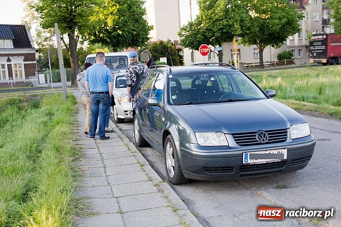 Zdjęcie w galerii na portalu naszraciborz.pl: Wystarczyła chwila nieuwagi. Kolizja trzech aut na Opawskiej wiadomości z regionu