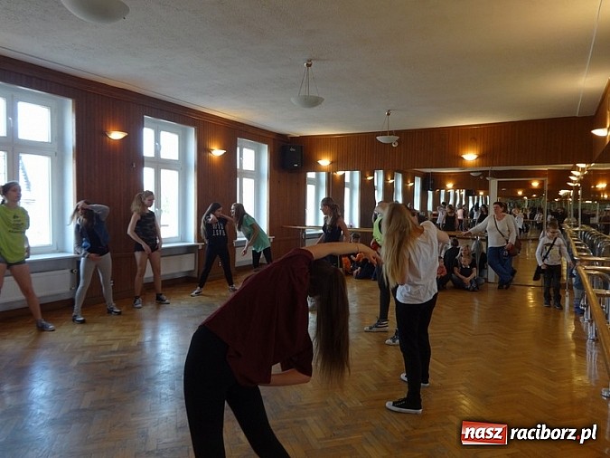 Zdjęcie w galerii na portalu naszraciborz.pl: Odkrywaj świat i korzystaj z jego oferty wiadomości z regionu