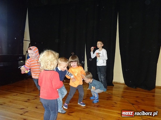 Zdjęcie w galerii na portalu naszraciborz.pl: Odkrywaj świat i korzystaj z jego oferty wiadomości z regionu