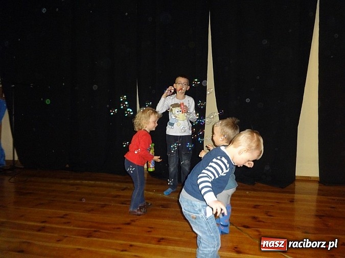 Zdjęcie w galerii na portalu naszraciborz.pl: Odkrywaj świat i korzystaj z jego oferty wiadomości z regionu