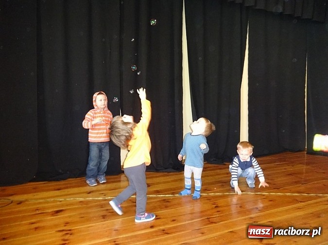 Zdjęcie w galerii na portalu naszraciborz.pl: Odkrywaj świat i korzystaj z jego oferty wiadomości z regionu