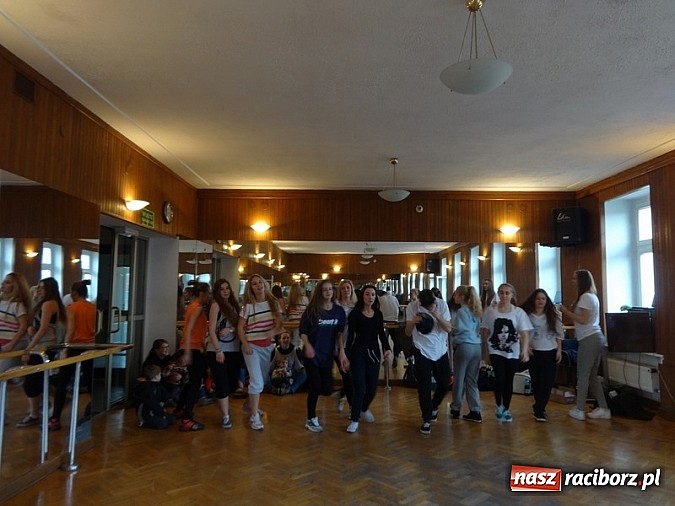 Zdjęcie w galerii na portalu naszraciborz.pl: Odkrywaj świat i korzystaj z jego oferty wiadomości z regionu