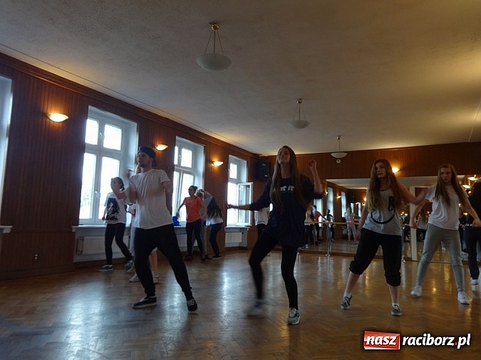 Zdjęcie w galerii na portalu naszraciborz.pl: Odkrywaj świat i korzystaj z jego oferty wiadomości z regionu