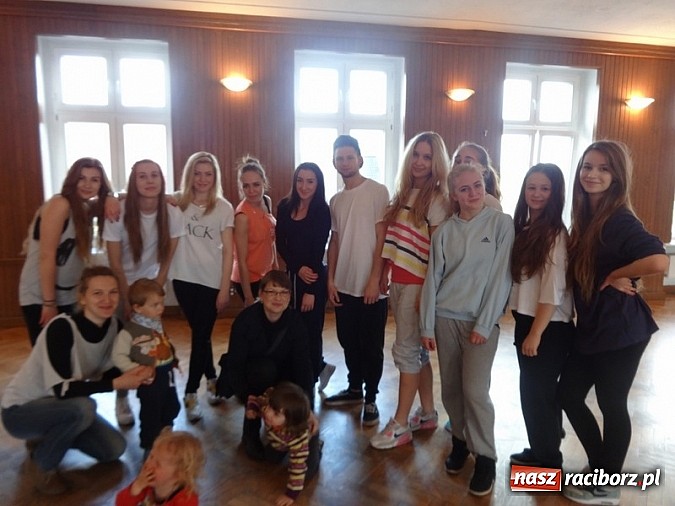 Zdjęcie w galerii na portalu naszraciborz.pl: Odkrywaj świat i korzystaj z jego oferty wiadomości z regionu