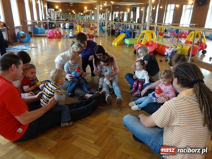 Zdjęcie w galerii na portalu naszraciborz.pl: Odkrywaj świat i korzystaj z jego oferty wiadomości z regionu