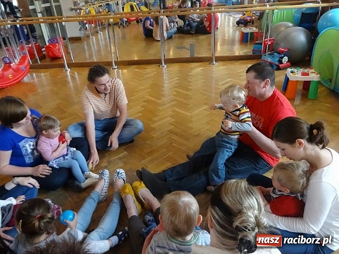 Zdjęcie w galerii na portalu naszraciborz.pl: Odkrywaj świat i korzystaj z jego oferty wiadomości z regionu