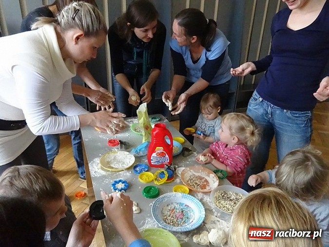 Zdjęcie w galerii na portalu naszraciborz.pl: Odkrywaj świat i korzystaj z jego oferty wiadomości z regionu