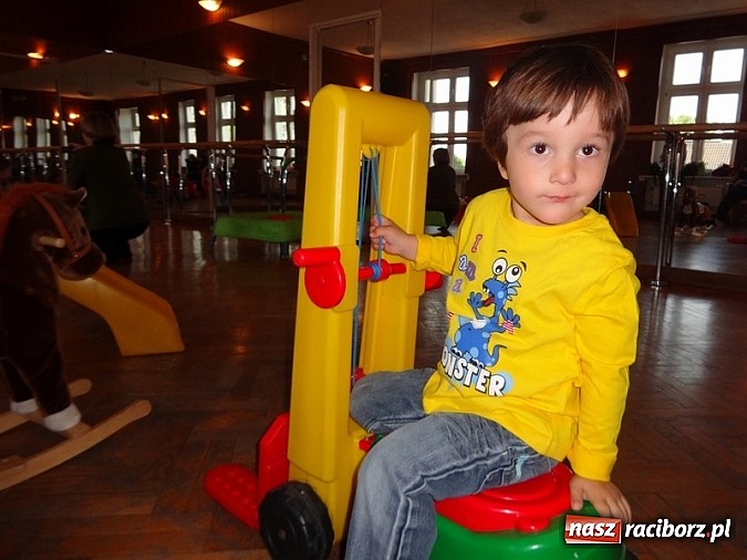 Zdjęcie w galerii na portalu naszraciborz.pl: Odkrywaj świat i korzystaj z jego oferty wiadomości z regionu